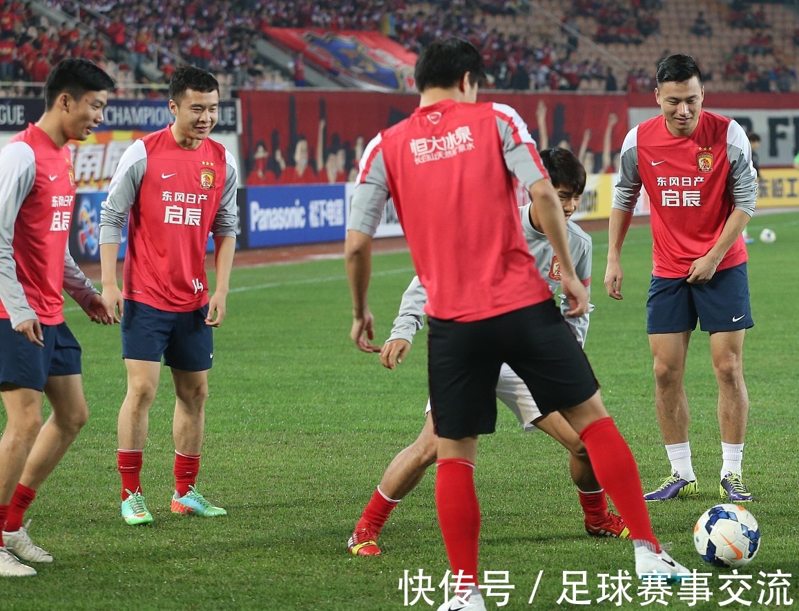 曼联欲引进加拉格尔或埃德松，争夺中场球员，冬季转会窗或成关键。（曼联锁定加拉格尔与埃德松，冬窗或成中场引援关键）