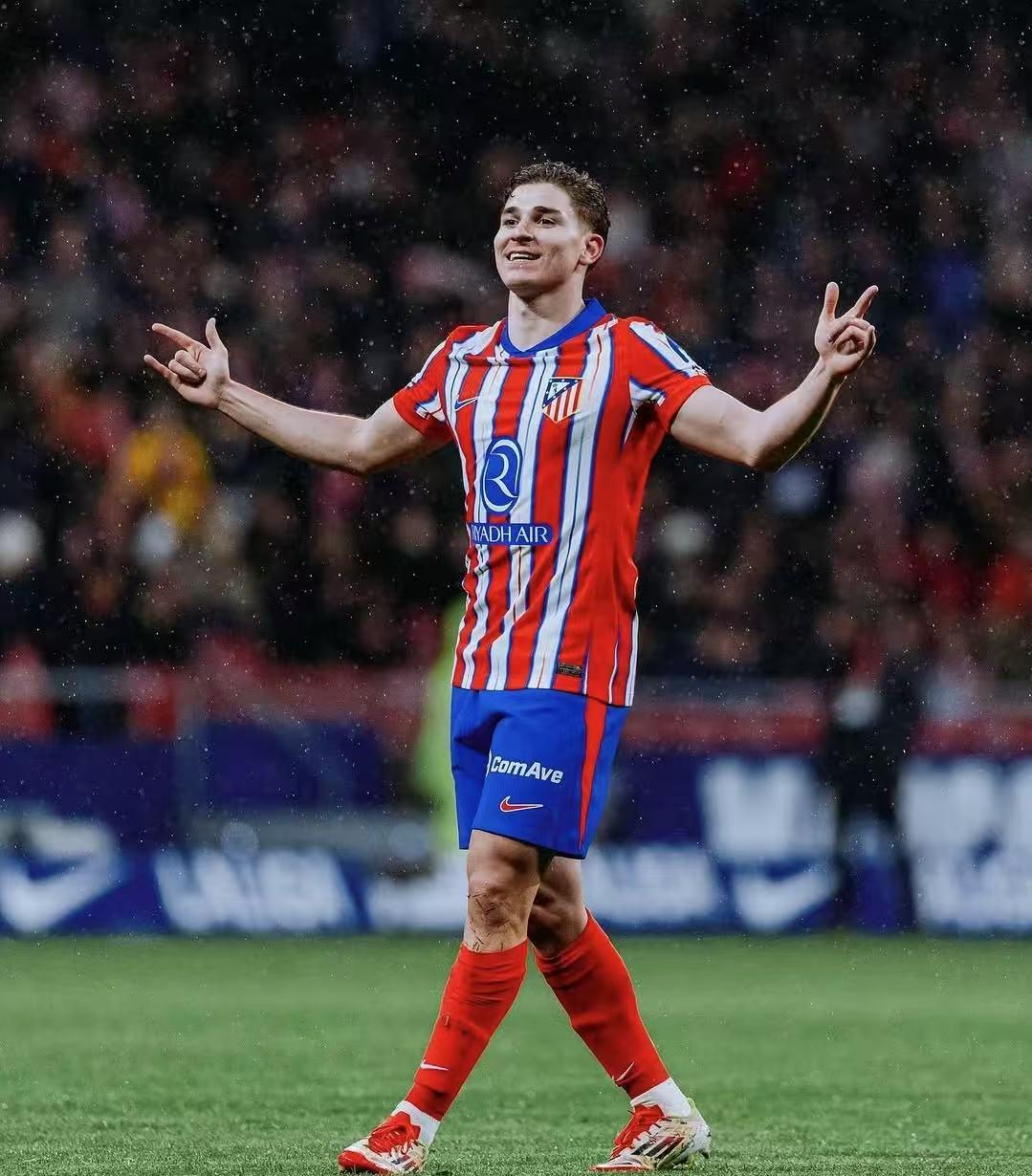 荷兰女国脚罗尔德公开谈论与女友恋情，两人曾因亲密照片受批评（荷兰女足国脚罗尔德谈与女友恋情，曾因亲密照遭批评）