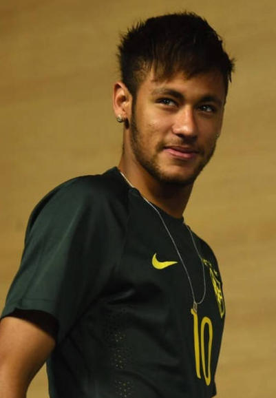 巴黎圣日耳曼梅西助攻内马尔进球（梅西送出助攻，内马尔为巴黎圣日耳曼破门）