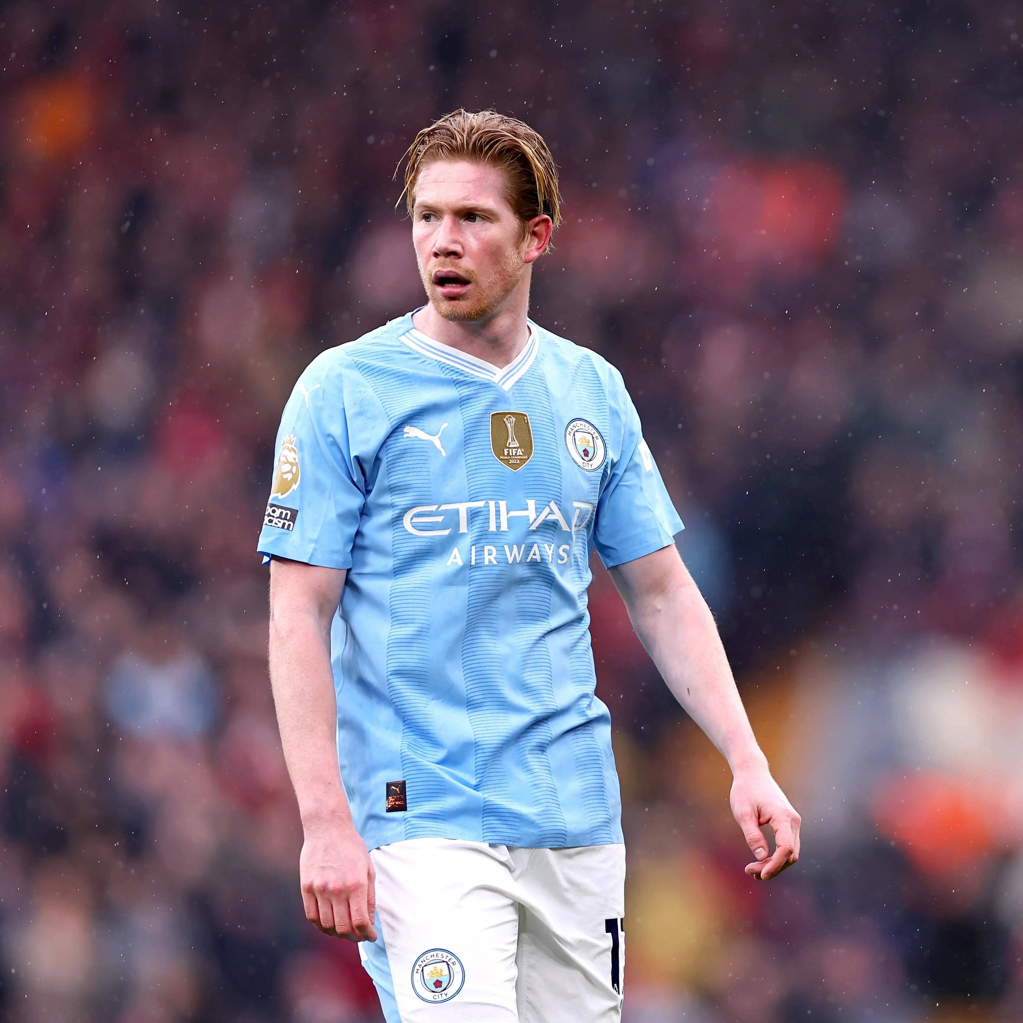 尤文发售圣诞节相关产品，毛衣售价39.9欧元，帽子16.9欧（尤文上新圣诞系列周边：毛衣39.9欧、帽子16.9欧）