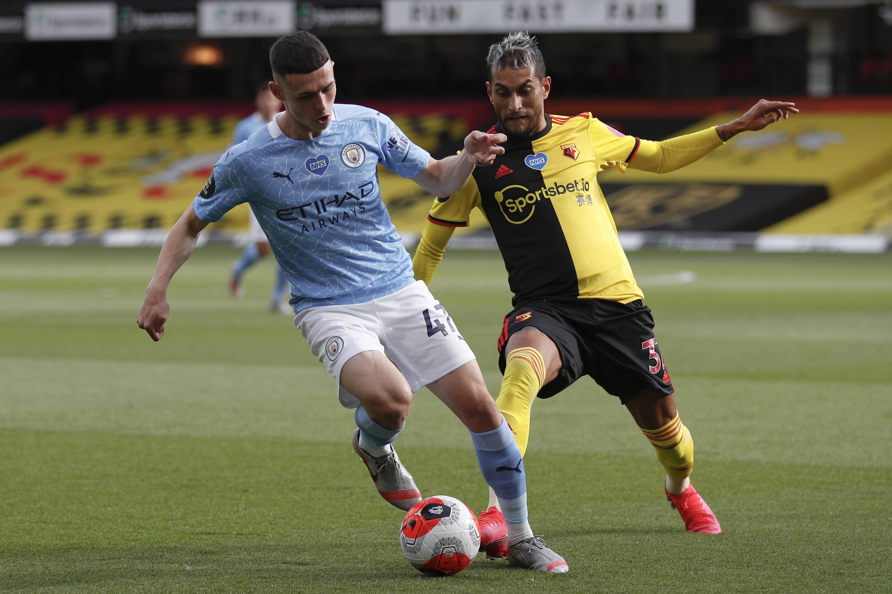 皇马欧冠客战利物浦大名单：阿诺德战旧主，贝林、姆巴佩在列（皇马欧冠客场挑战利物浦名单出炉：阿诺德对阵老东家，贝林与姆巴佩入选）