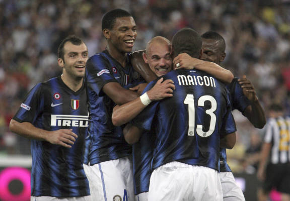 斯通斯伤情未明，曼城欧冠遭遇防线轮换危机（斯通斯伤势成疑，曼城欧冠防线轮换告急）