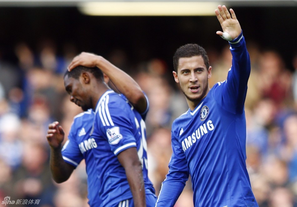 国安球迷跟河南球迷在烧烤店发生冲突，涉事球迷已经被警察带走